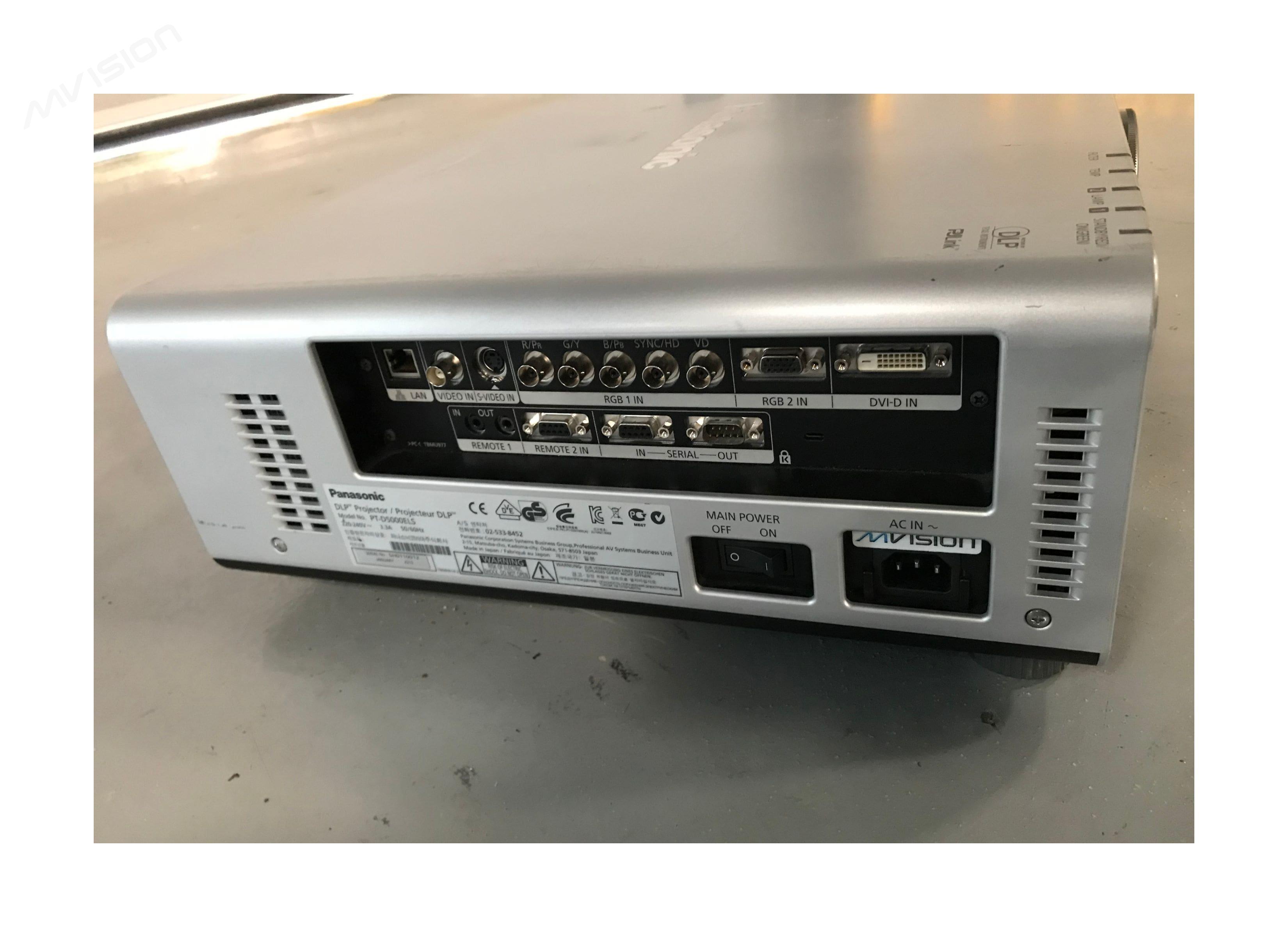 Vidéoprojecteur 5 000 lumens Panasonic – tri-DLP - PT-D5000 (1024x768)