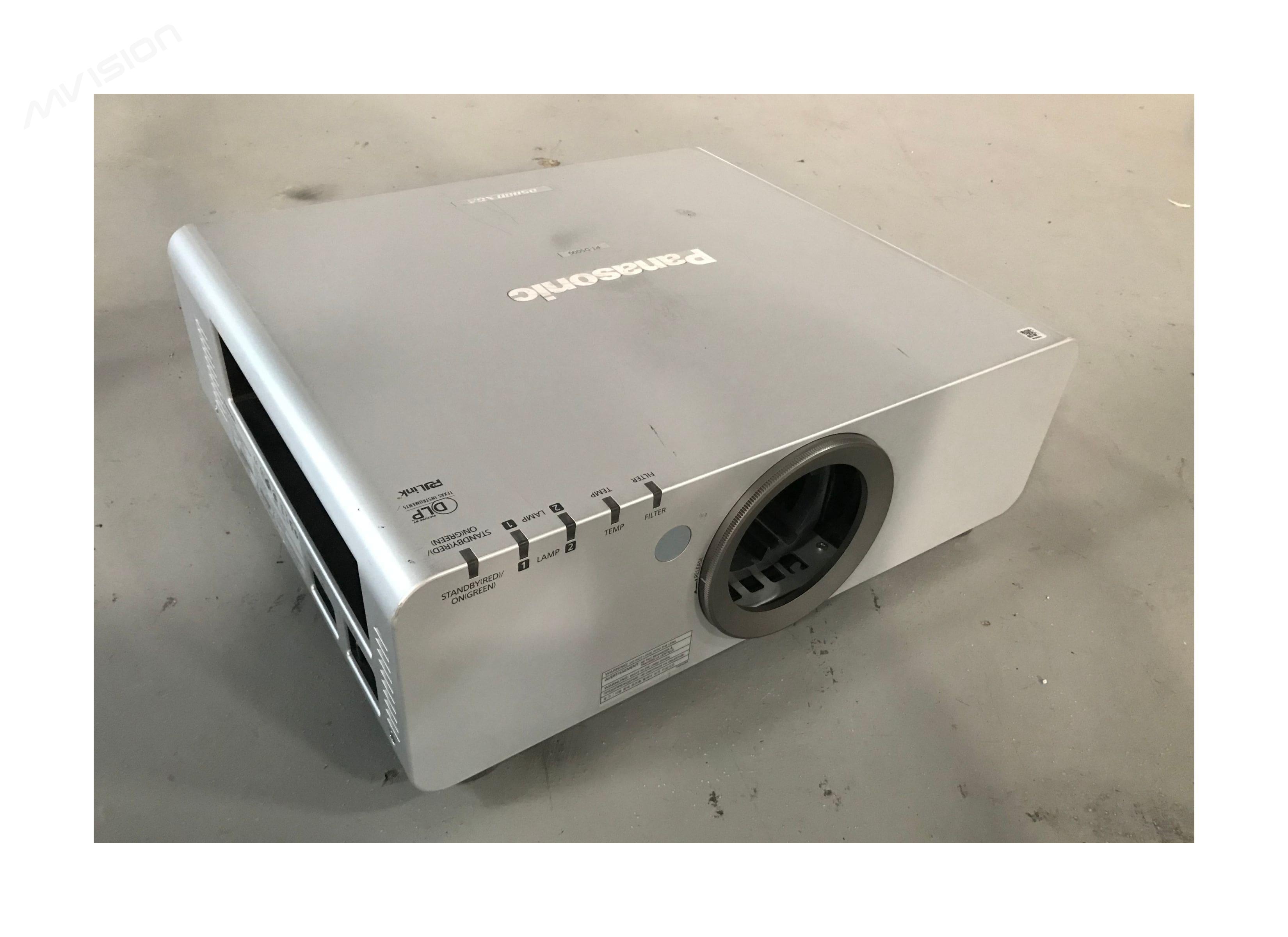 Vidéoprojecteur 5 000 lumens Panasonic – tri-DLP - PT-D5000 (1024x768)