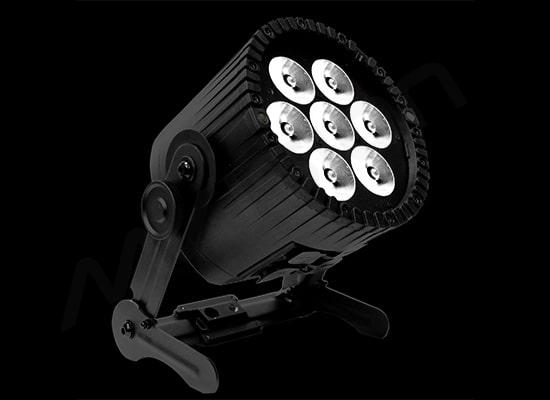 Photo Par LED sur batterie Astera AX9 (7x15W) (Kit de 8)