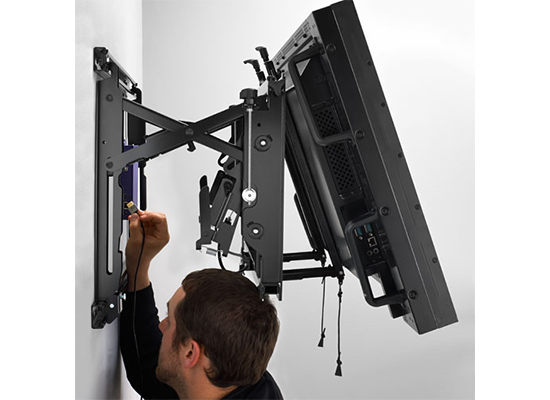 Photo Support mural Chief pour mur d'image portrait LVS1UP avec micros réglages