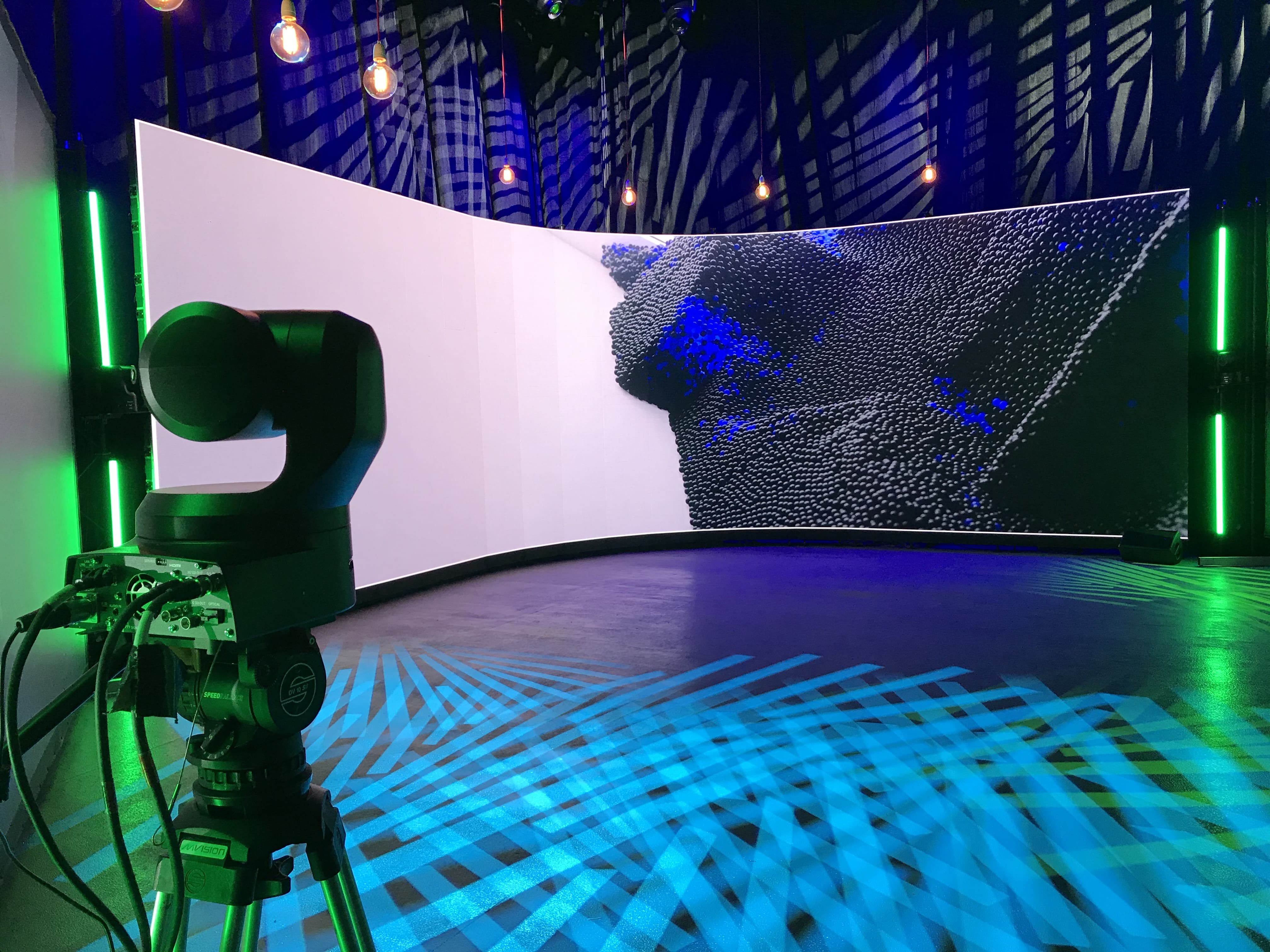 Mvision équipé ses studios de tournage avec les caméras PTZ Panasonic