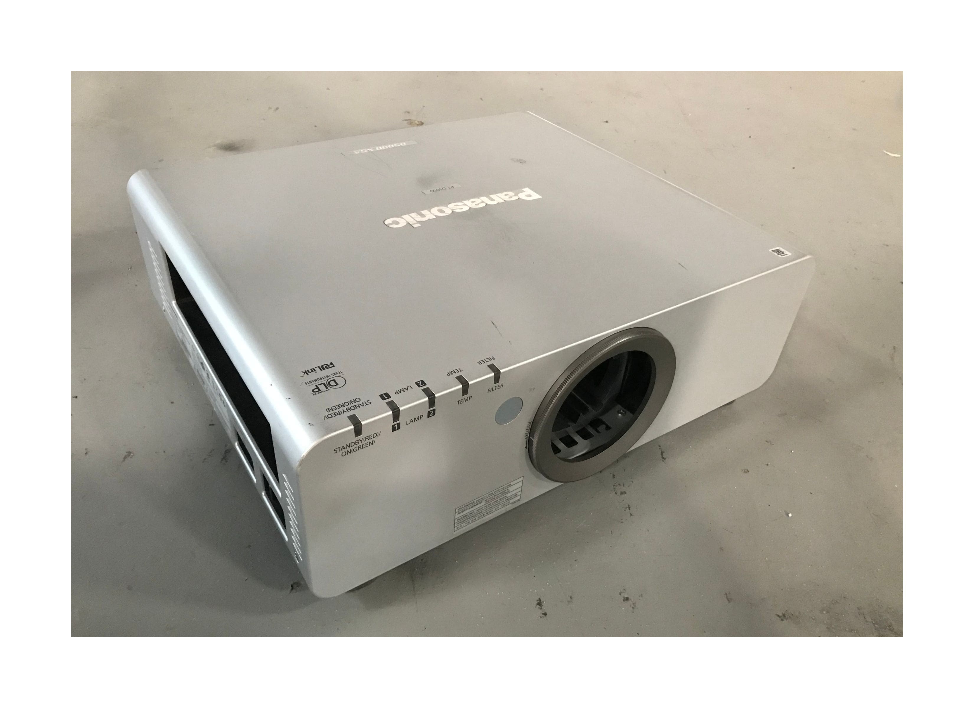 photo Vidéoprojecteur 5 000 lumens Panasonic – tri-DLP - PT-D5000 (1024x768)