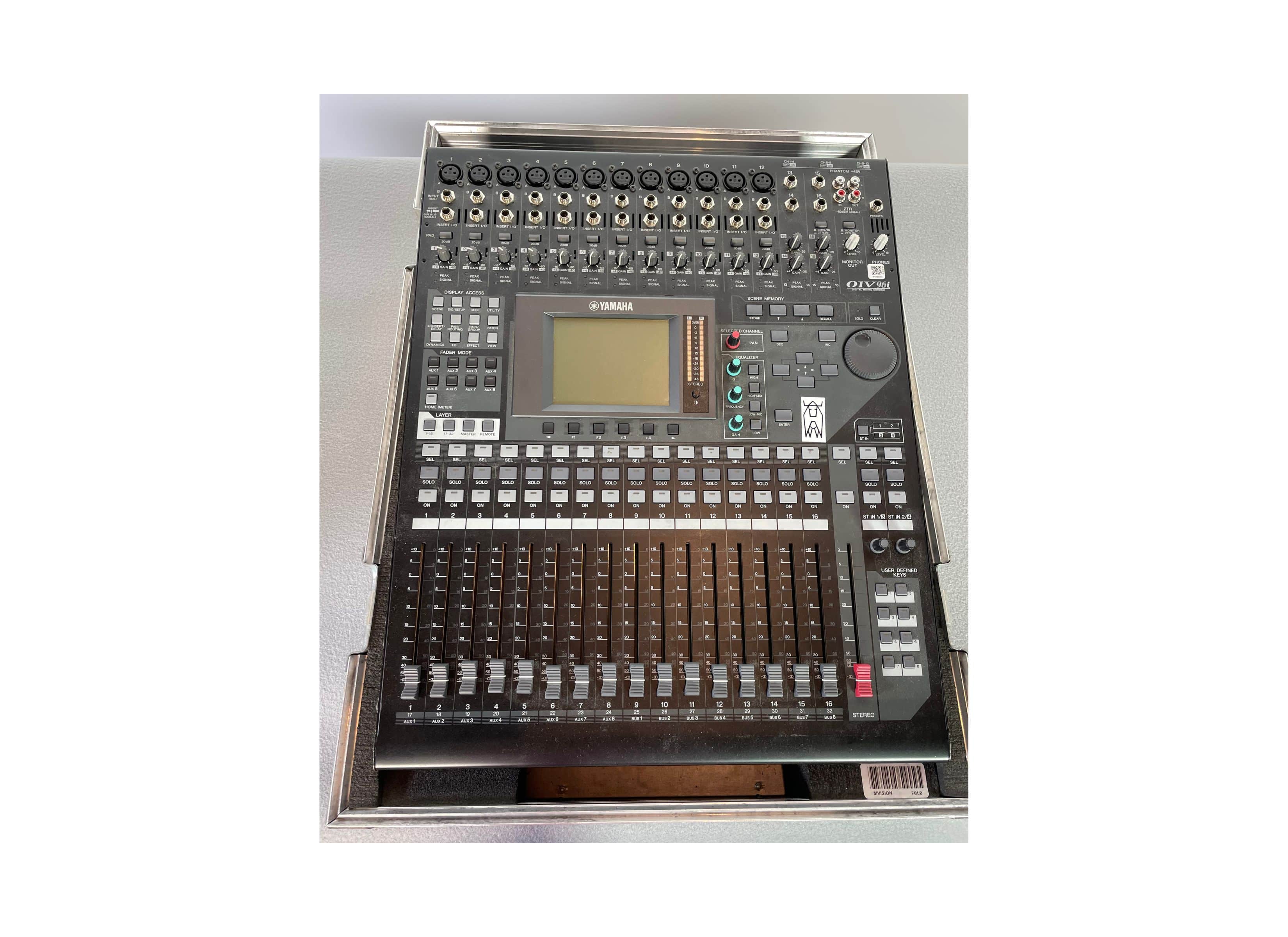 photo Console numérique 01V96i Yamaha 32 canaux/8 aux/8 bus